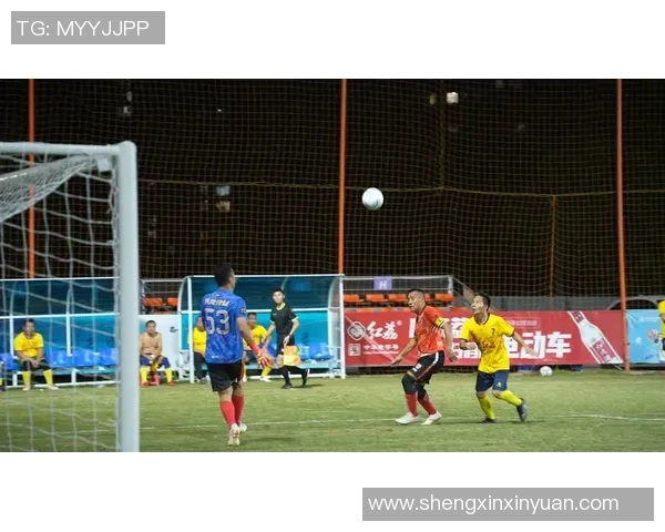 卷毛球星引领足球新时代 力量与技巧完美结合的赛场传奇