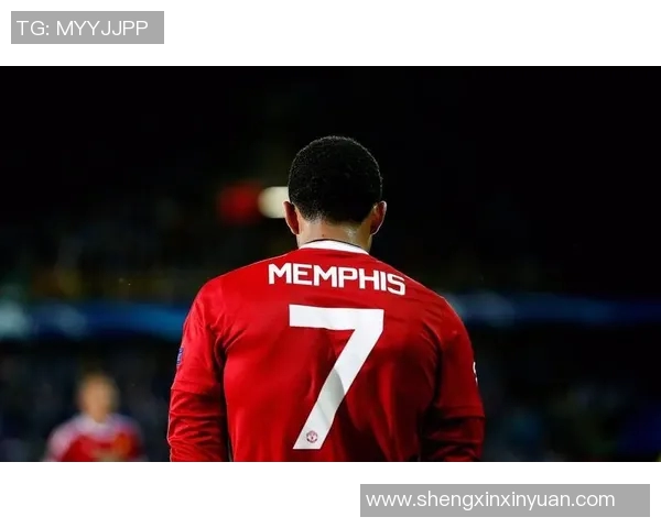 七号传奇球星背后的故事与成就：从少年梦想到足球巨星的辉煌历程